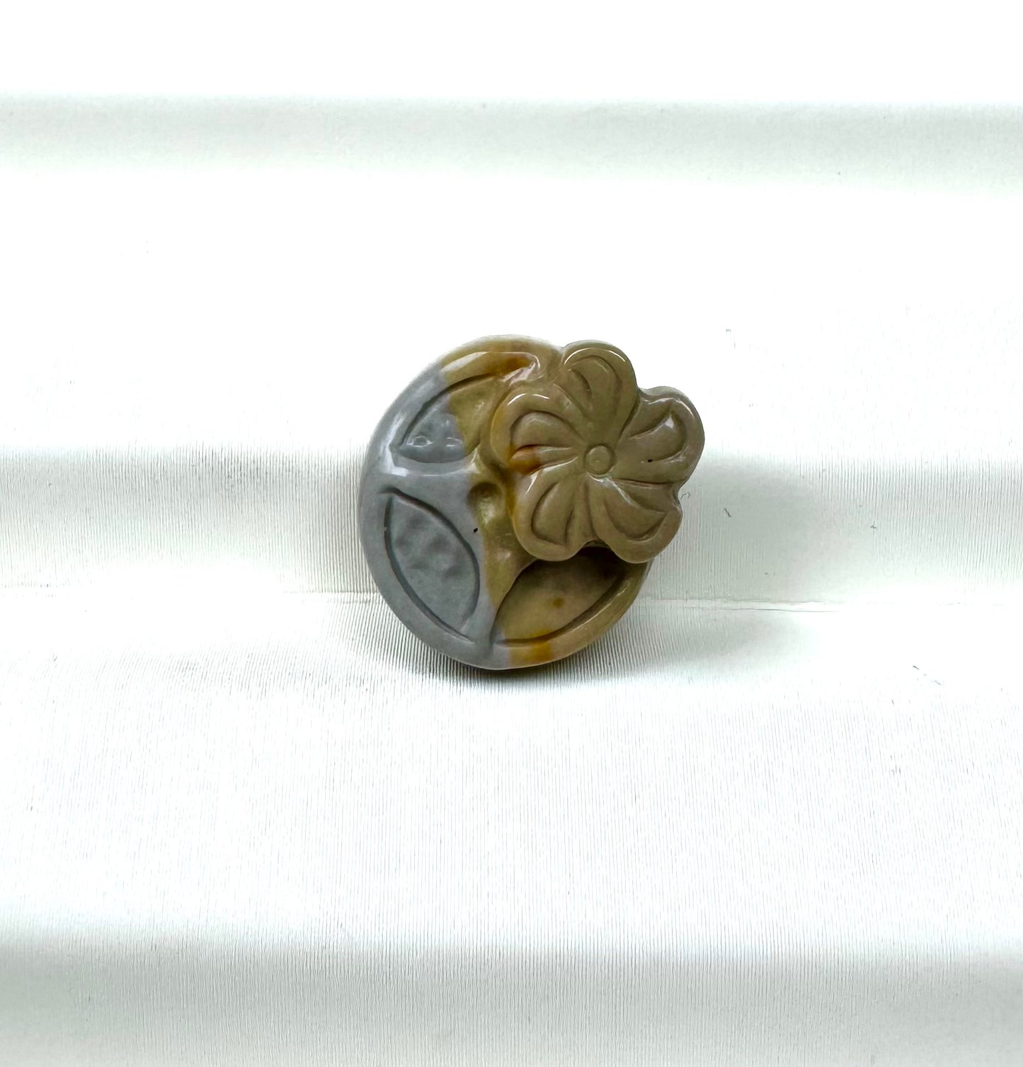 Chinese coin and flower (有钱花)